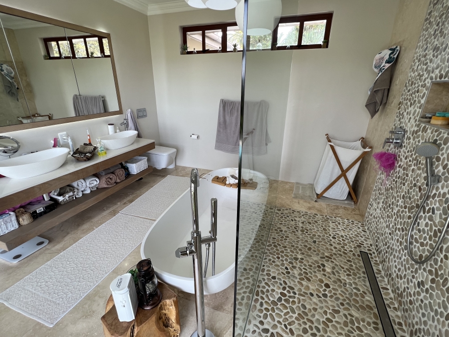 4 Bedroom Property for Sale in Blue Bend Eastern Cape